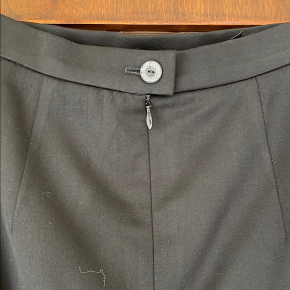 Escada basic black skirt - Picture 3 of 3
